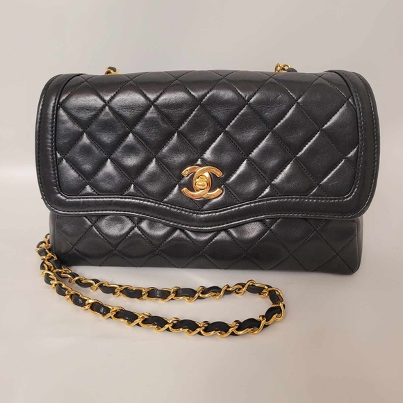 Chanel Black Quilted Leather Shoulder Bag - Picture 6 of 16